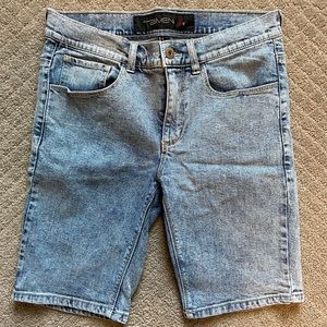 Forever 21 Jean shorts size 31
